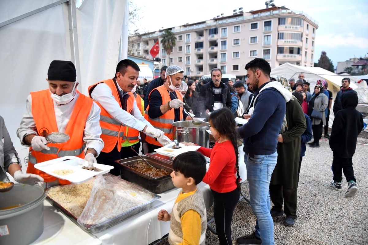 Altındağ Belediyesinden Osmaniye\'de depremzedelere iftar