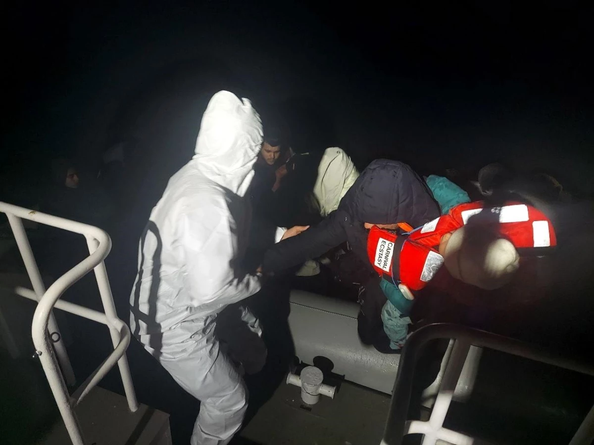 Ayvalık\'ta 18 göçmen yakalandı