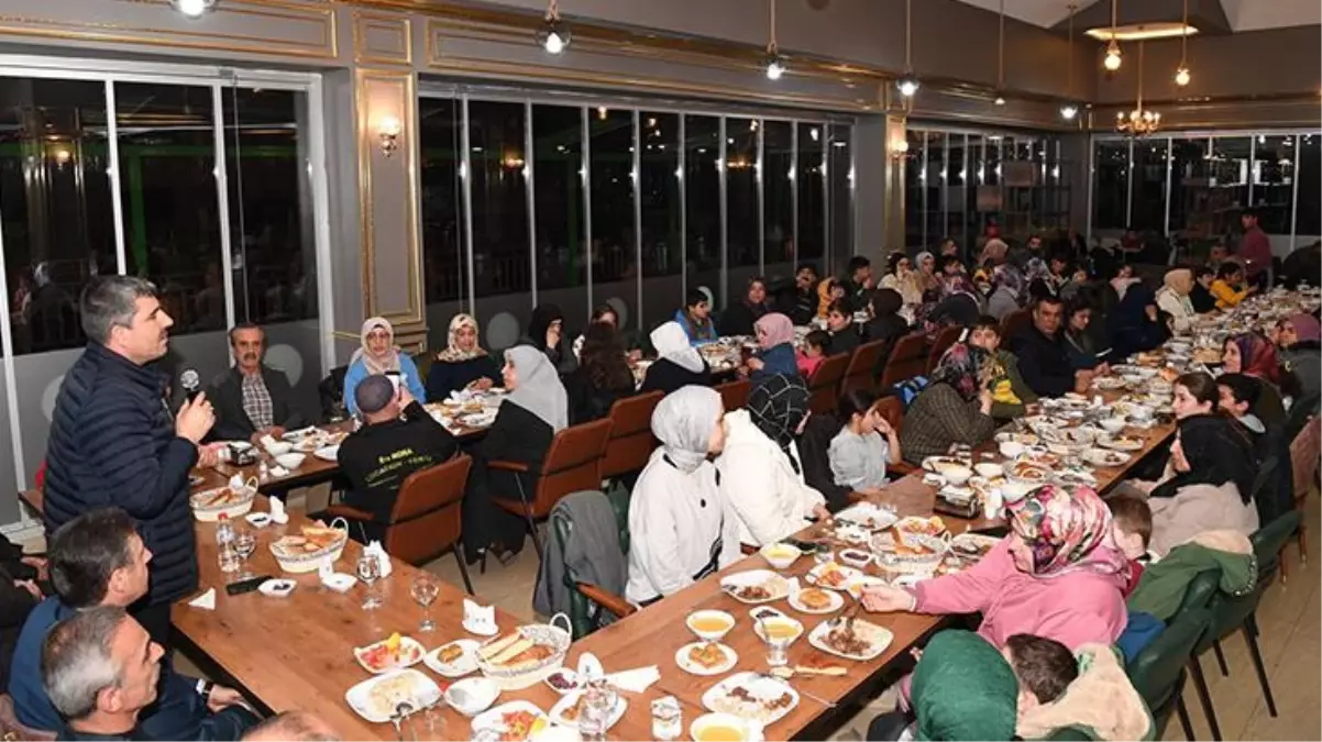 Başkan Asya, ilk iftarı depremzedelerle birlikte yaptı