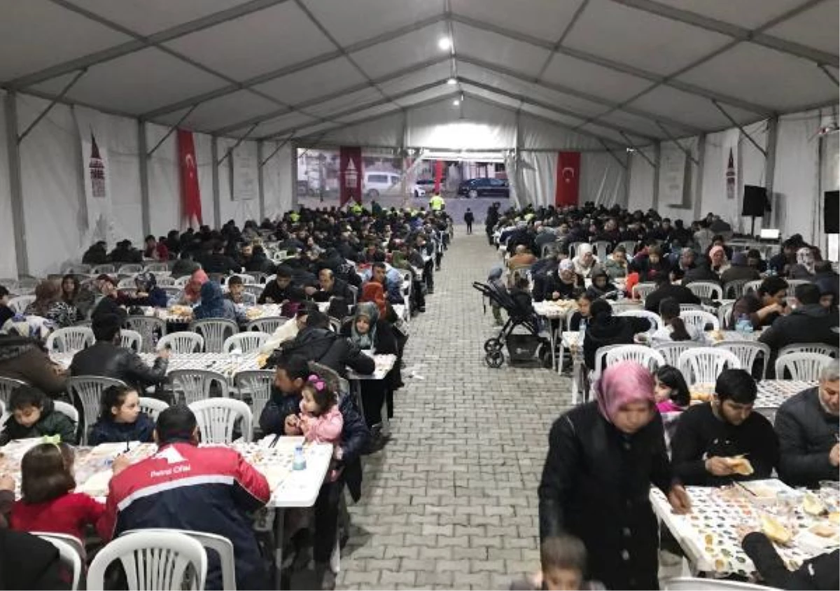 Beyoğlu\'ndan Kahramanmaraş\'a uzanan Kardeşlik Sofrası\'nda ilk iftar