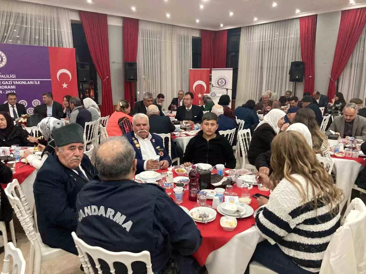 Burdur protokolü şehit ve gazi aileleri ile iftar yemeğinde buluştu