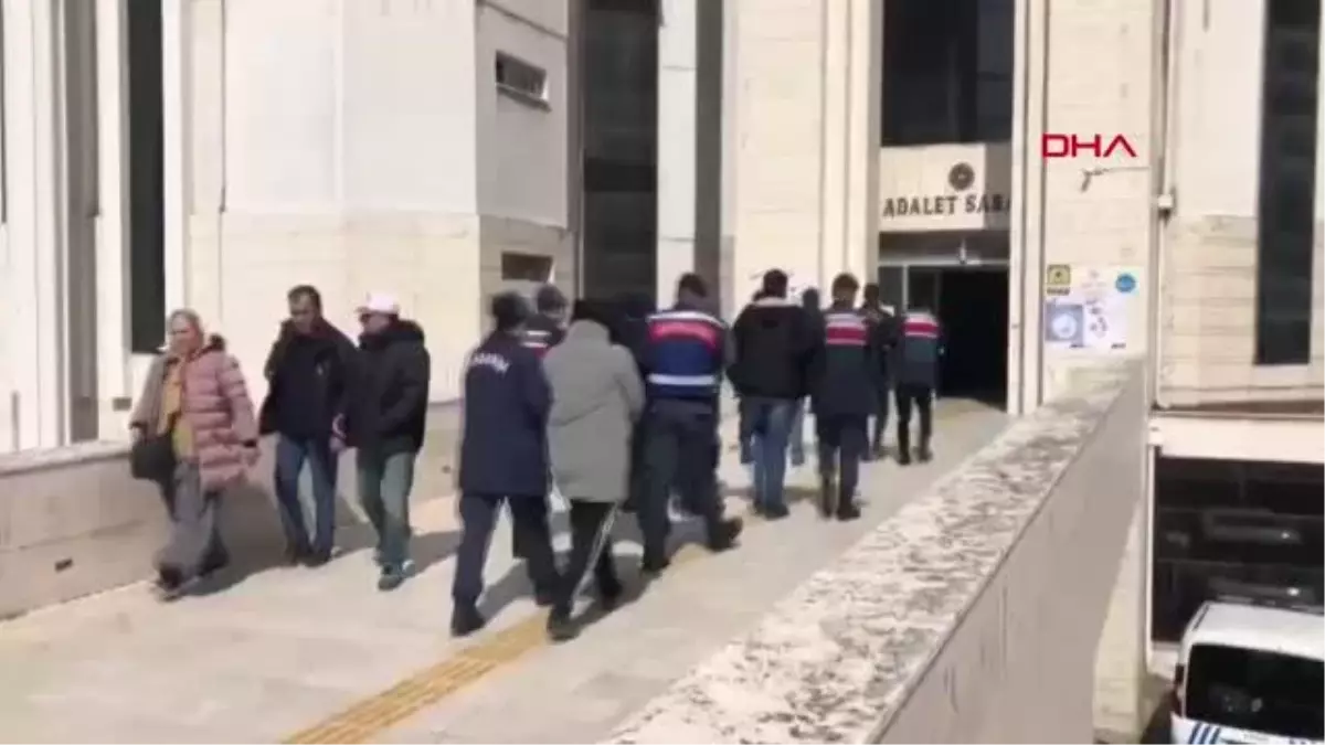 EDREMİT\'TE GÖÇMEN KAÇAKÇILARINA OPERASYON; 6 GÖZALTI