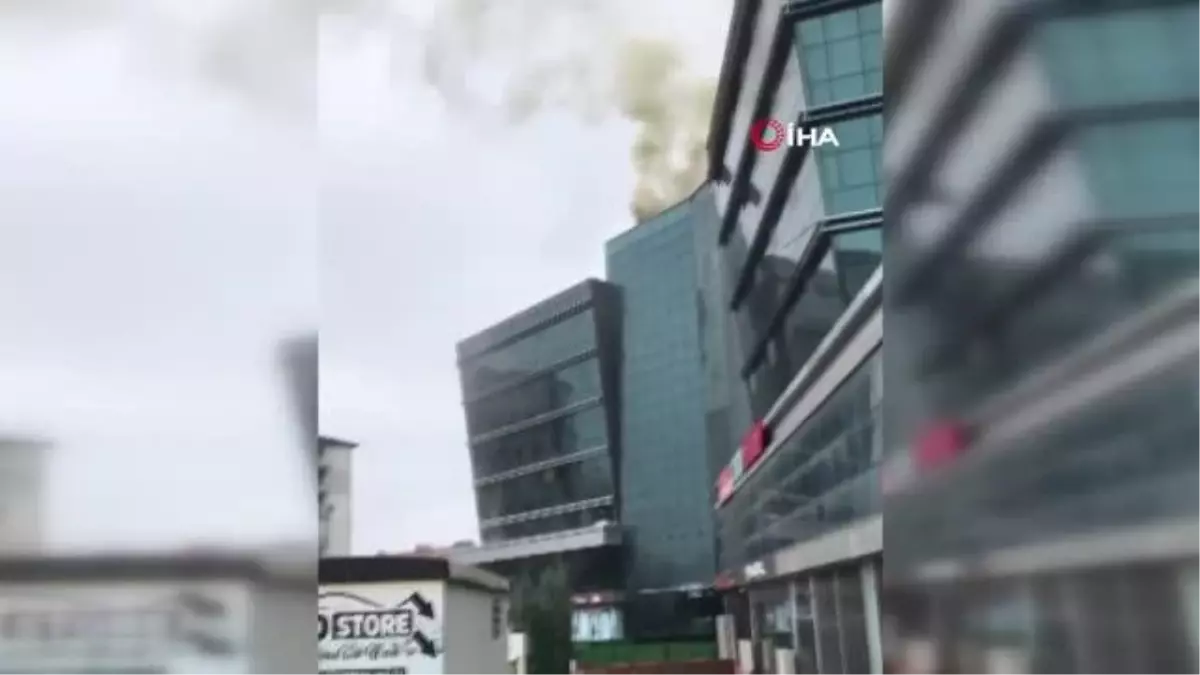 Elazığ\'da plazanın bacasında çıkan yangın korkuttu