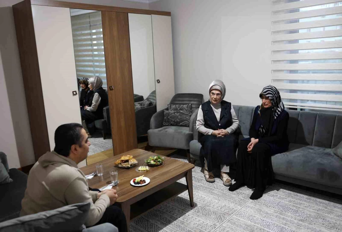 Emine Erdoğan\'dan Ankara\'daki depremzede aileye iftar ziyareti