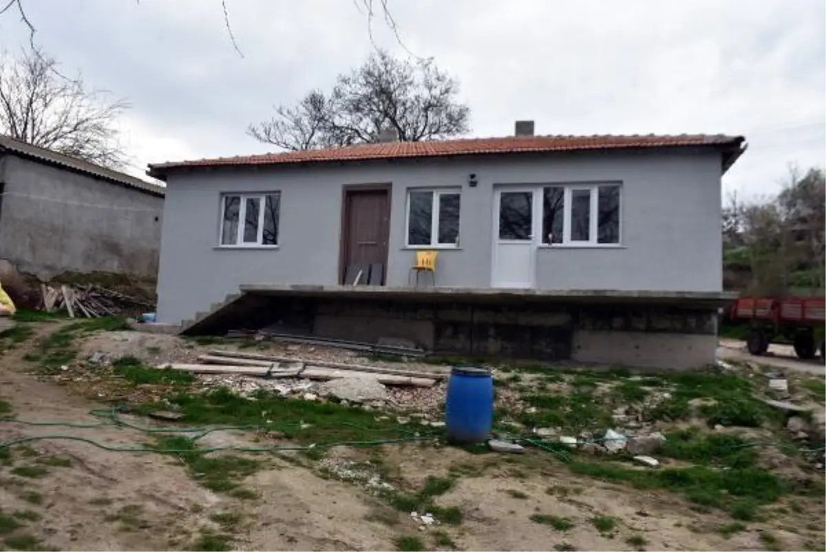 EVDEKİ YANGINDA TÜP BEBEK İÇİN BİRİKTİRDİKLERİ PARA DA YANAN ÇİFT, YENİ YUVALARINA KAVUŞTU