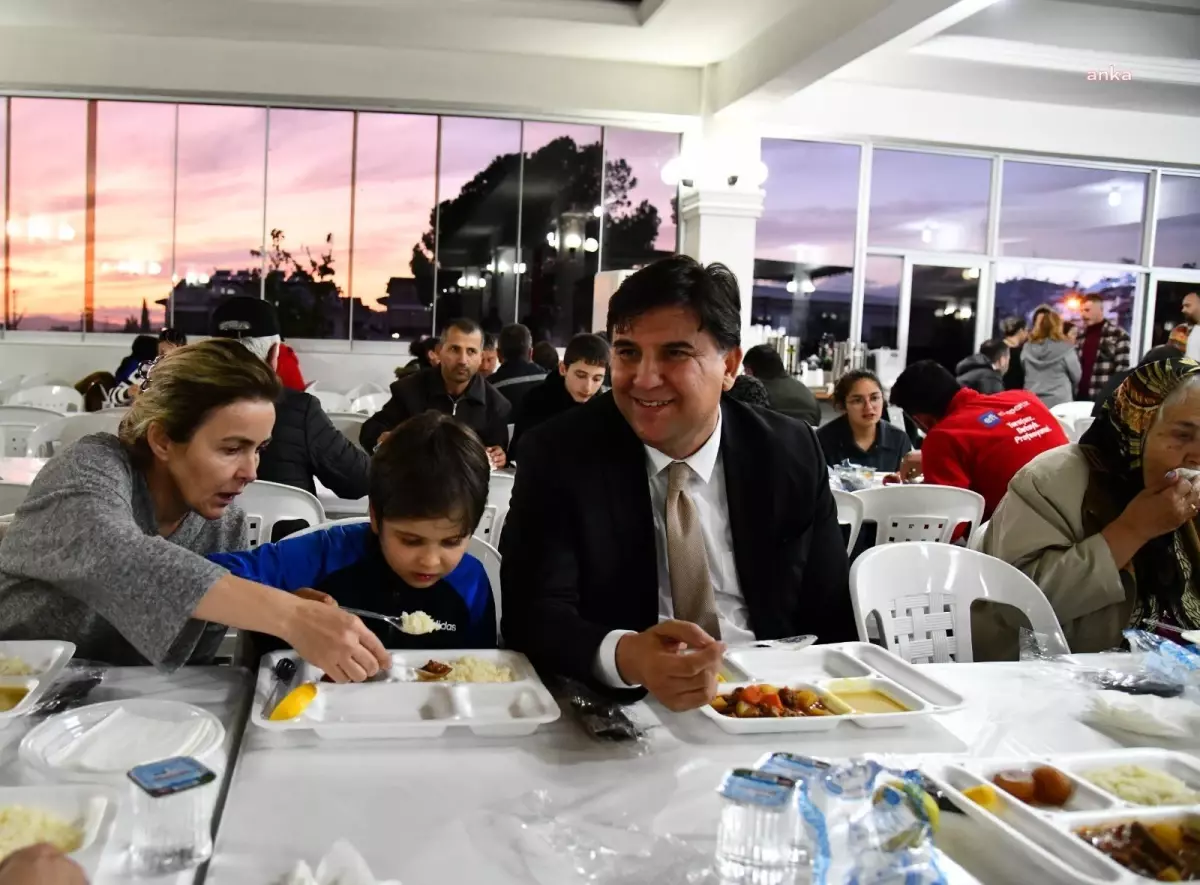 Fethiye Belediye Başkanı Karaca, İlk İftarı Yurttaşlarla Birlikte Yaptı