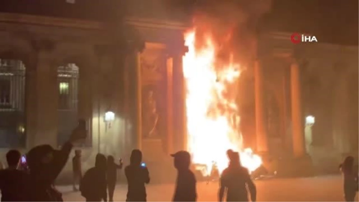 Fransa\'da Bordeaux Belediye binası ateşe verildiÜlke genelinde 457 kişi gözaltına alındı