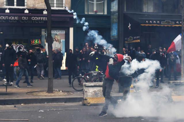 Fransa'da Bordeaux Belediye binası ateşe verildi