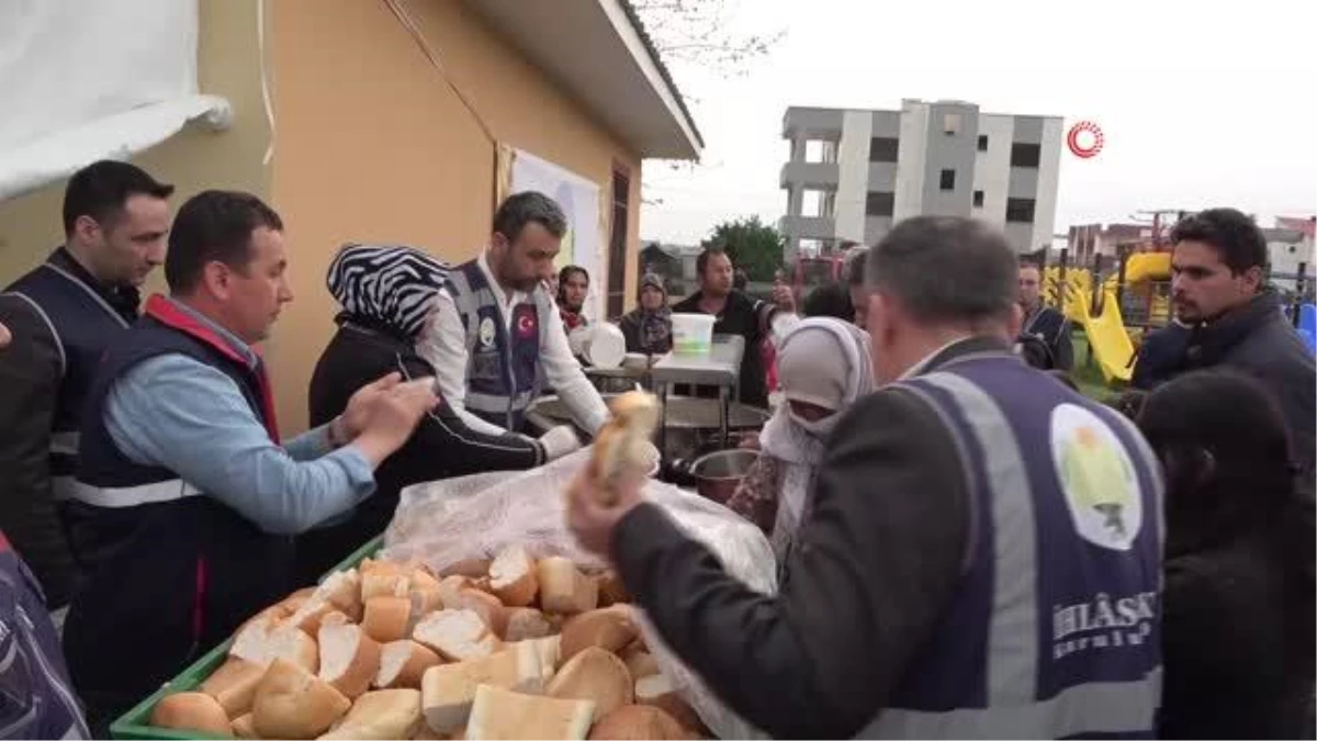 İhlas Vakfı Osmaniye\'de depremzedelere iftar verdi