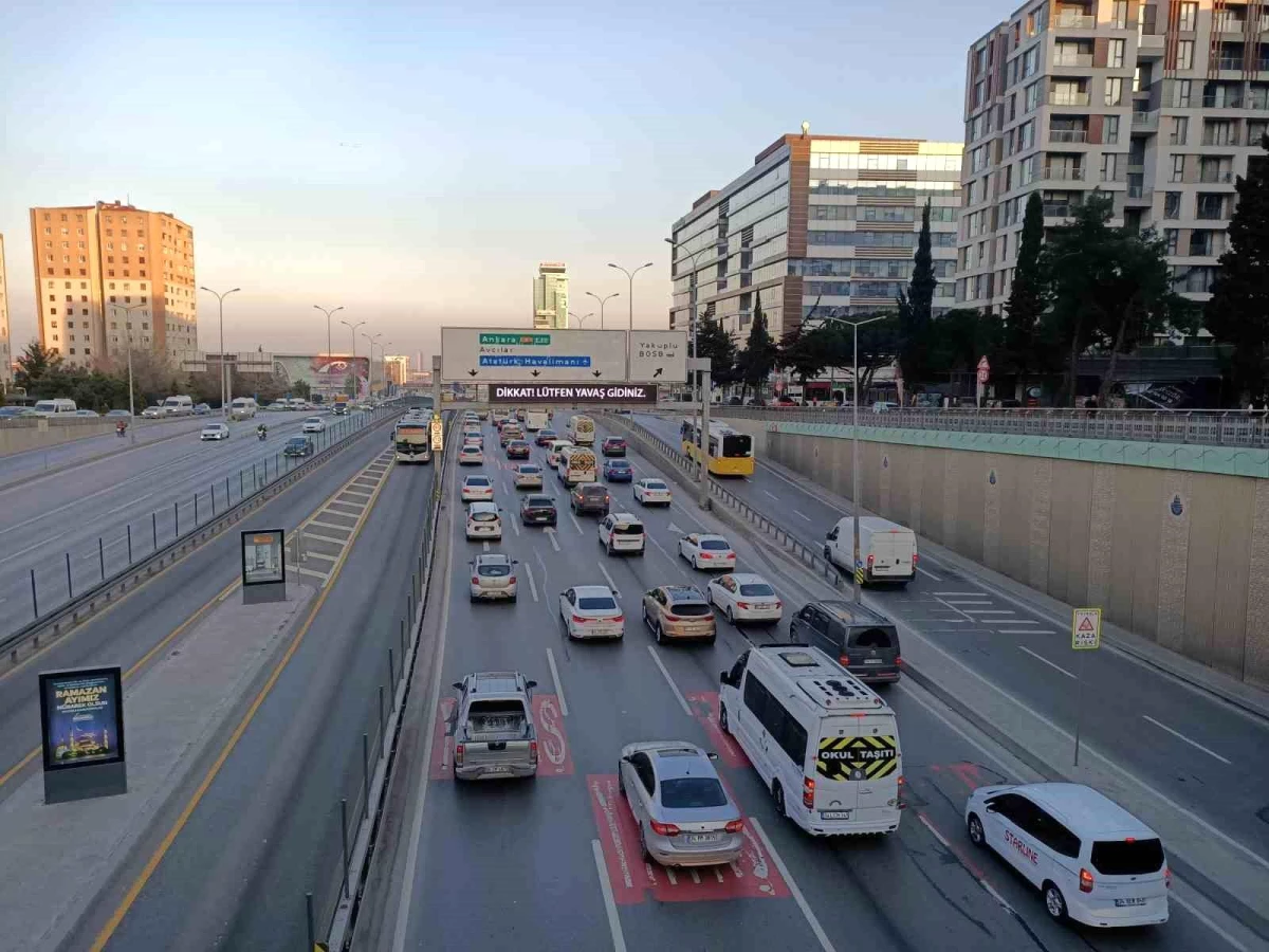 İstanbul\'da iftara dakikalar kala trafik yoğunluğu yüzde 78\'e çıktı