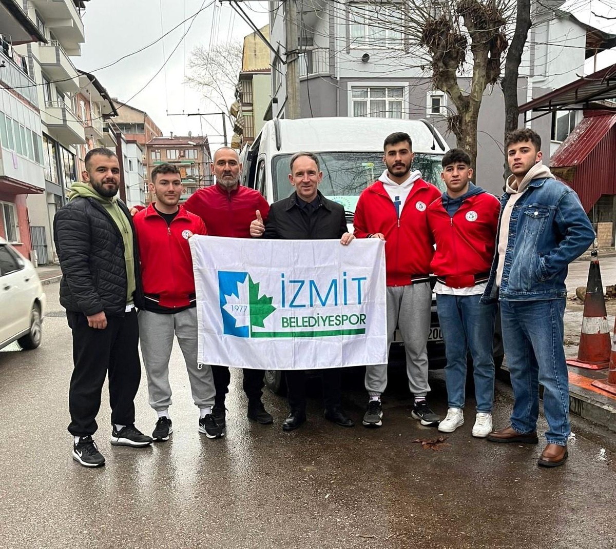 İzmitli güreşçiler Türkiye Şampiyonası\'na hazırlanıyor
