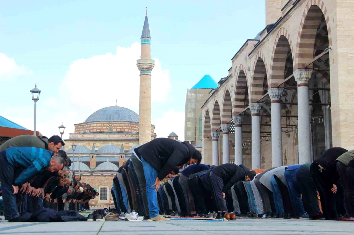 Konya\'da Ramazan ayının ilk Cuma namazı kılındı