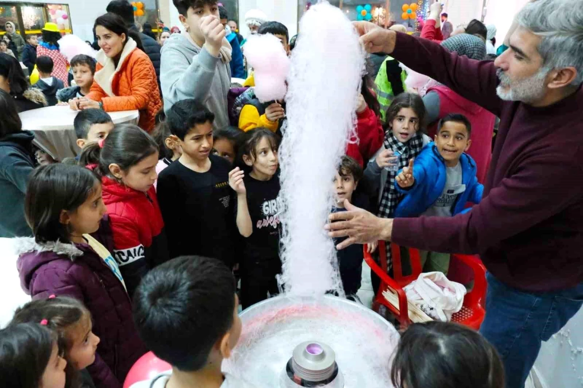 Mardin\'de depremzede çocuklar Ramazan şenliğinde doyasıya eğlendi