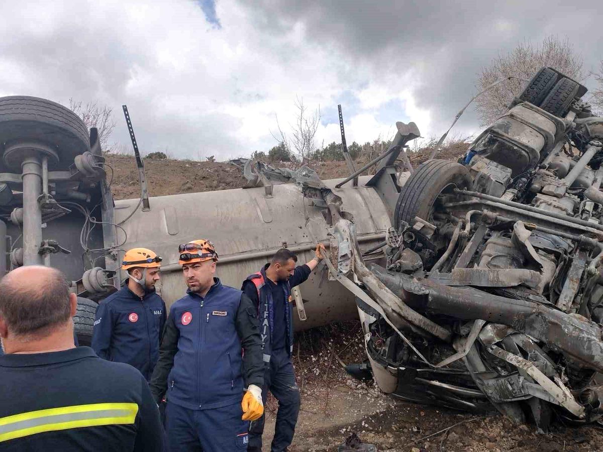 Niğde\'de LPG tankeri devrildi: 1 ölü