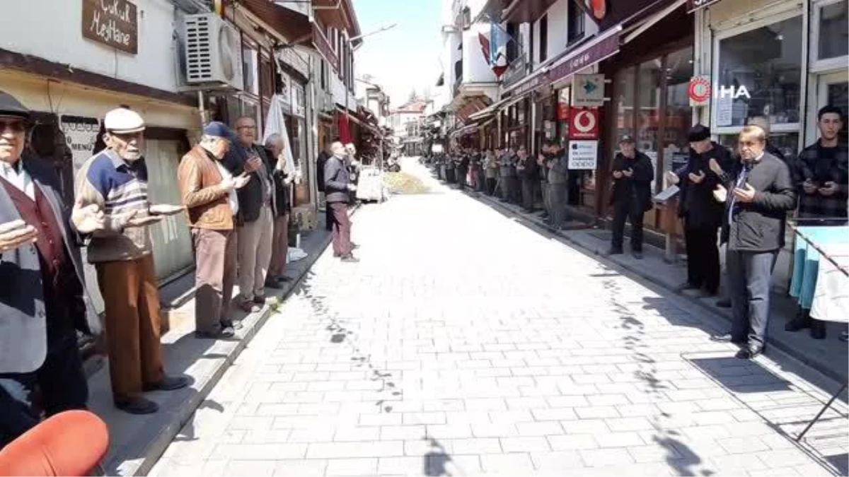 Ramazan ayının ilk cuma namazında 7 asırlık gelenek sürdürüldü