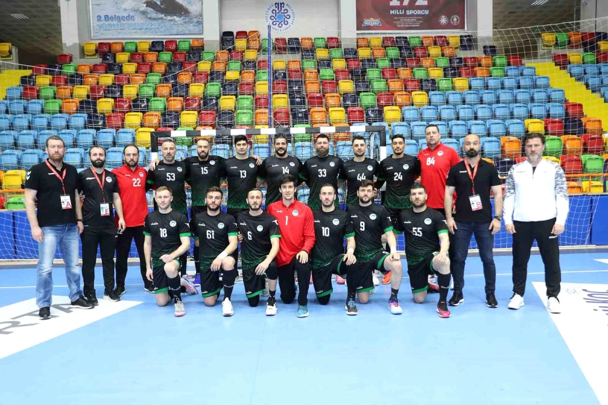 Sakarya Büyükşehir Hentbol takımı Trabzon\'da kazanarak zirve takibini sürdürdü