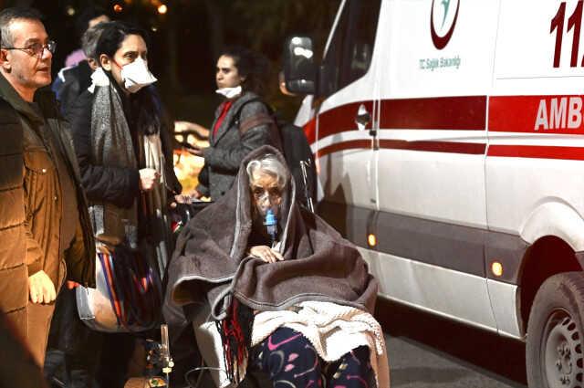 Üsküdar'daki hastanede yangın! 1 yoğun bakım hastası hayatını kaybetti, 10 kişi yaralandı