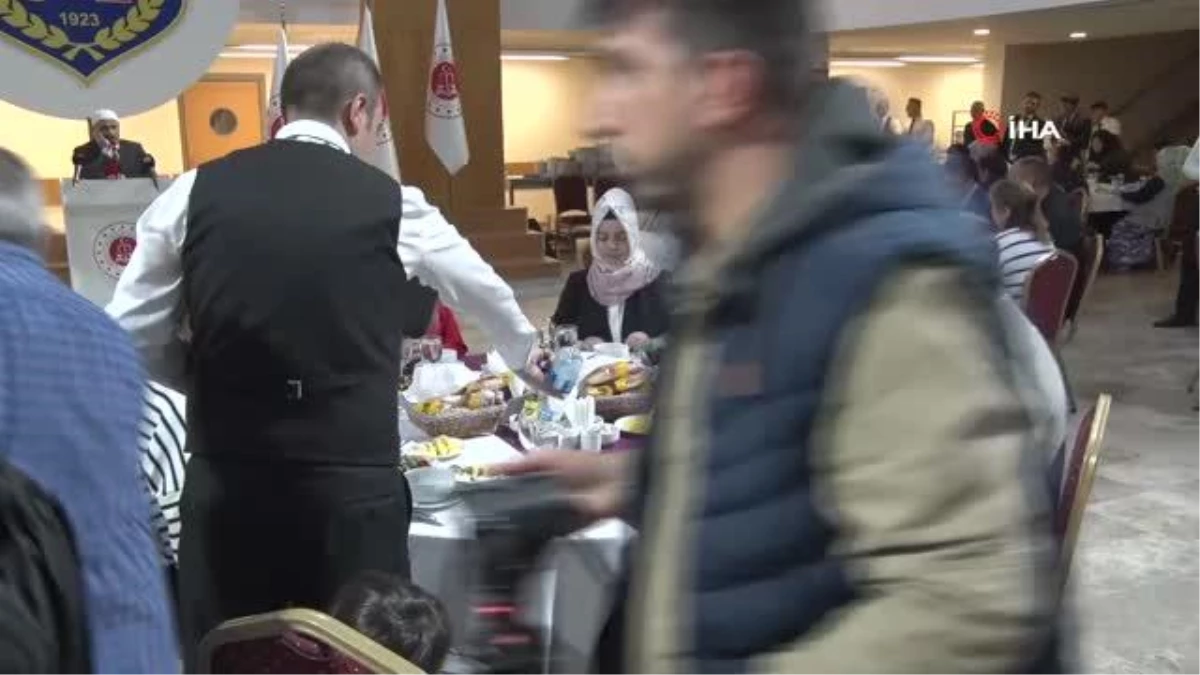 Bakan Bozdağ Ankara\'da depremzedeler iftar yemeğinde buluştu