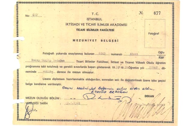 Cumhurbaşkanı Erdoğan'ın üniversiteden mezuniyet belgeleri yayınlandı