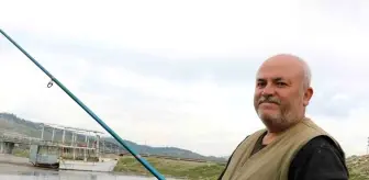 Depremin psikolojik etkisinden balık tutarak uzaklaşmaya çalıştılar