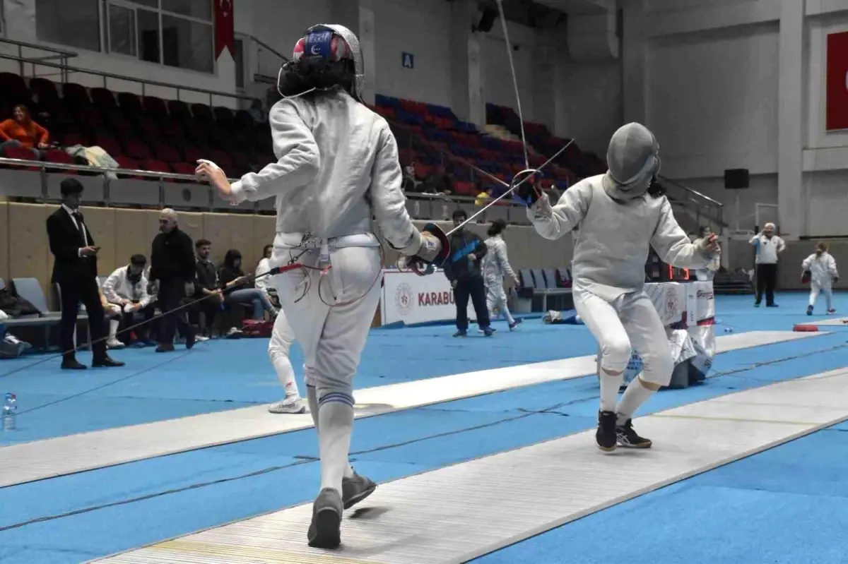 Eskrim Kılıç Açık Turnuvası Karabük\'te başladı