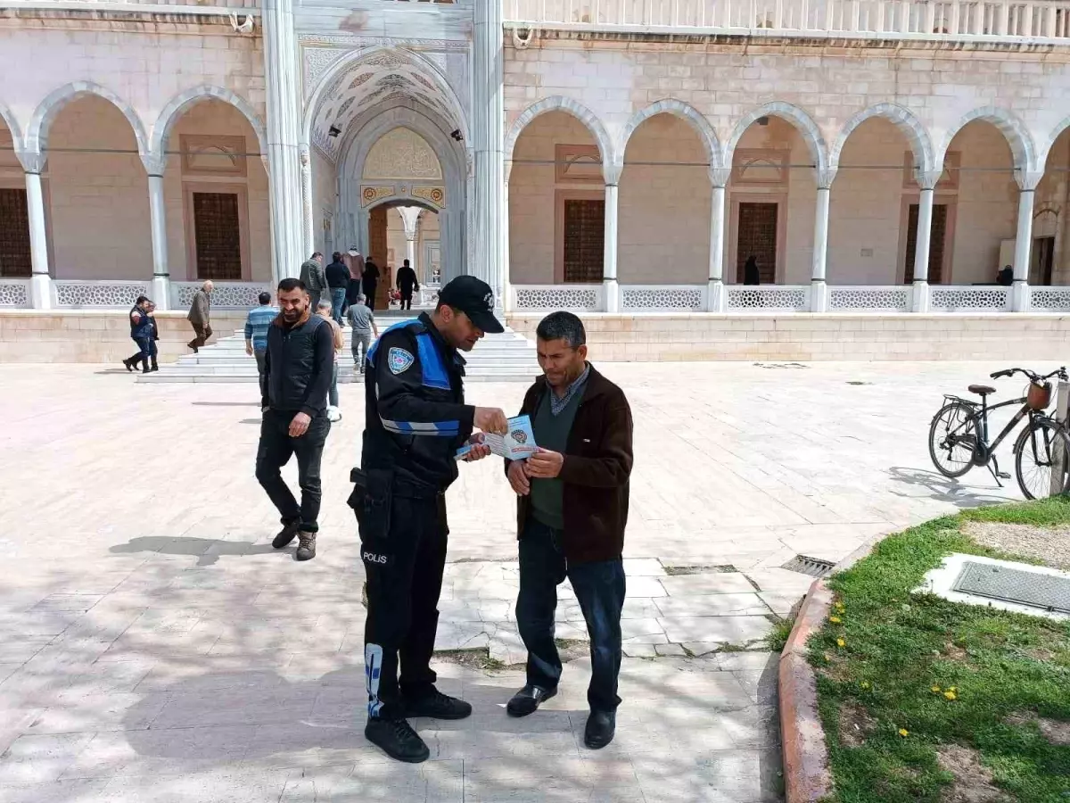 Gerçek polis cami, okul, çarşı ve pazarda "sahte polis" uyarısı yaptı