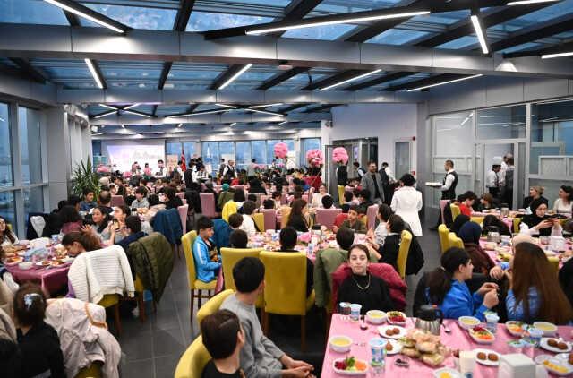 İlk kez oruç tutan 500 çocuk birlikte iftar açtı, ortaya çok güzel görüntüler çıktı