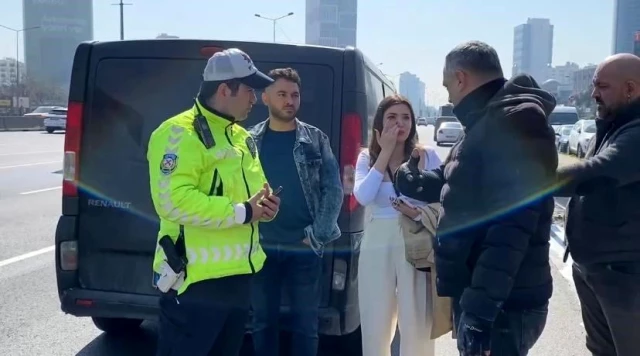 Kadıköy'de cipi yanan genç kadını diğer sürücüler teselli etti