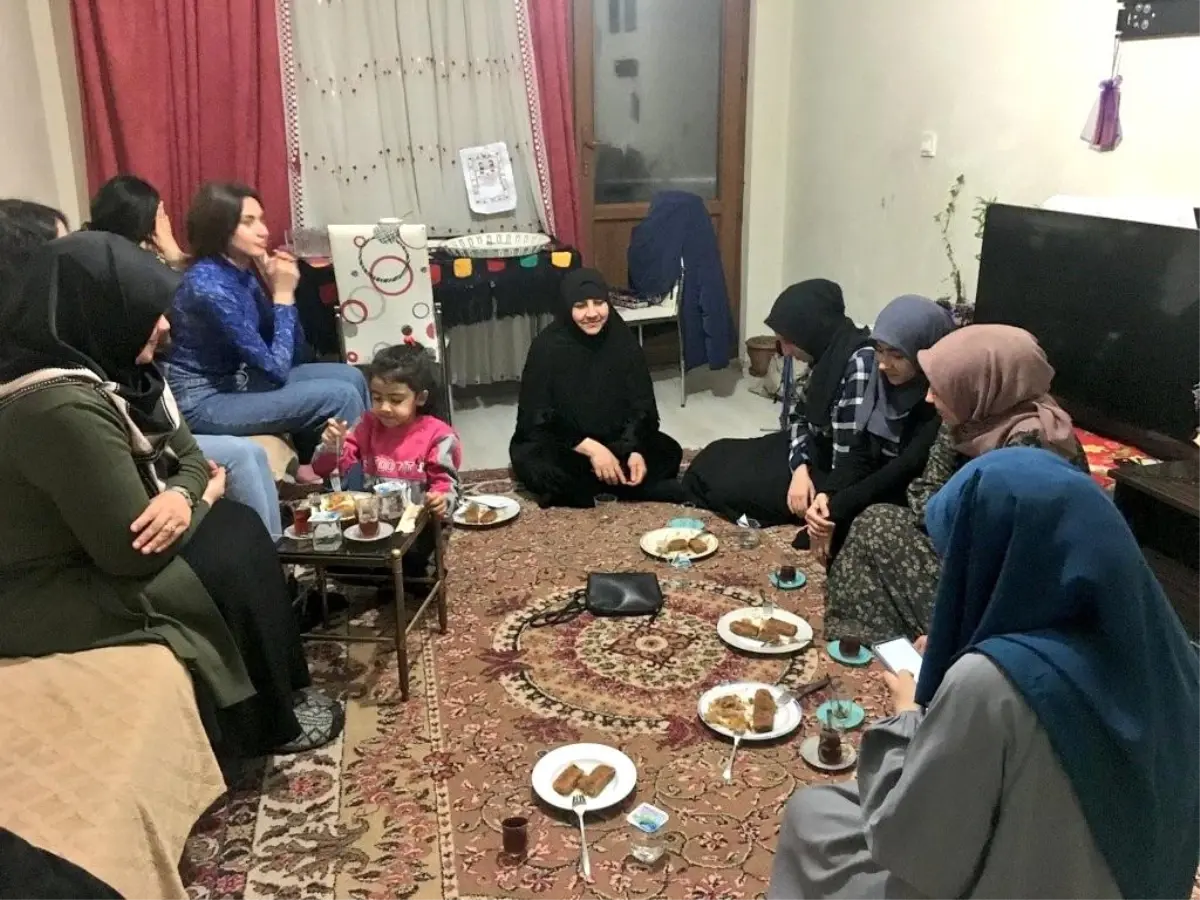 Öğrenciler iftarı aile evinde yaptı