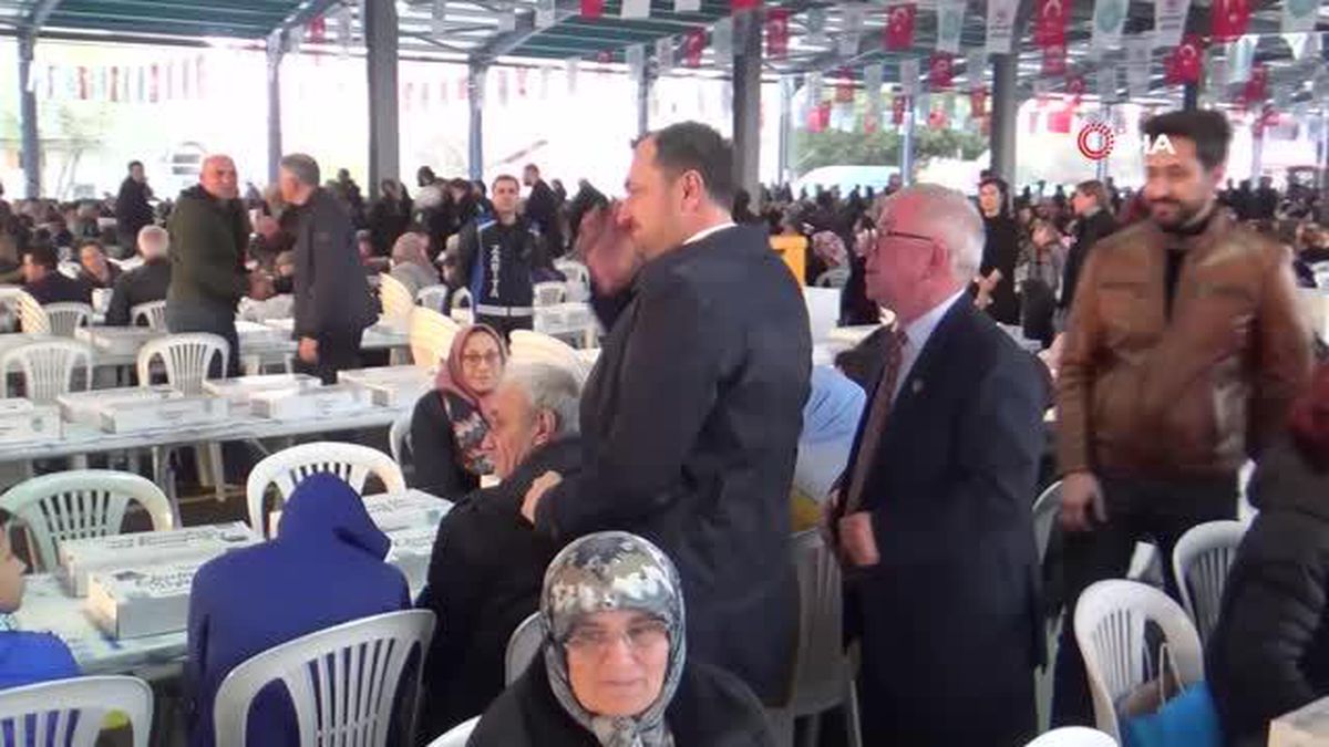 Tekirdağ'da binlerce kişi aynı sofrada iftar yaptı