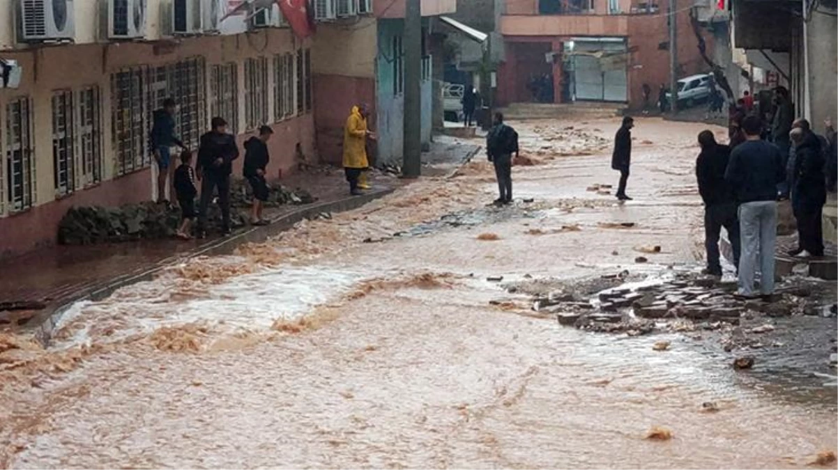 2 hafta sonra Şanlıurfa\'yı yine sel vurdu: Ev ve iş yerlerini su bastı