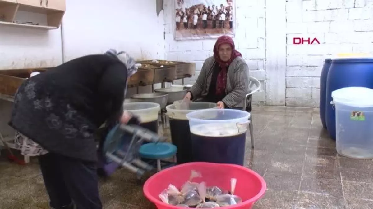 50 YILDIR RAMAZANDA \'MEYAN ŞERBETİ\' ÜRETİYOR