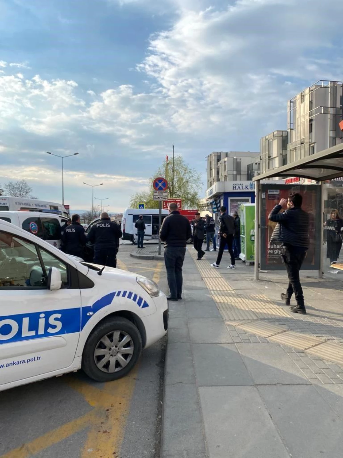 Ankara\'da polis memurunu bıçakla yaralayan zanlı yakalandı