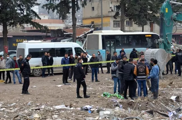 Depremin 49'uncu gününde enkazdan bir kadın cesedi çıkartıldı