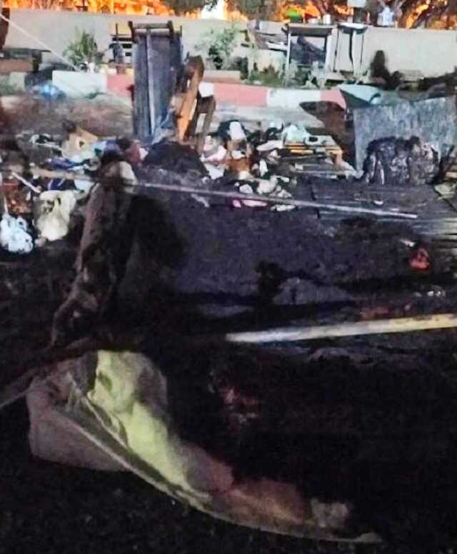 İskenderun'da depremzedelerin kaldığı çadırda yangın: 2'si ağır 3 yaralı (2)