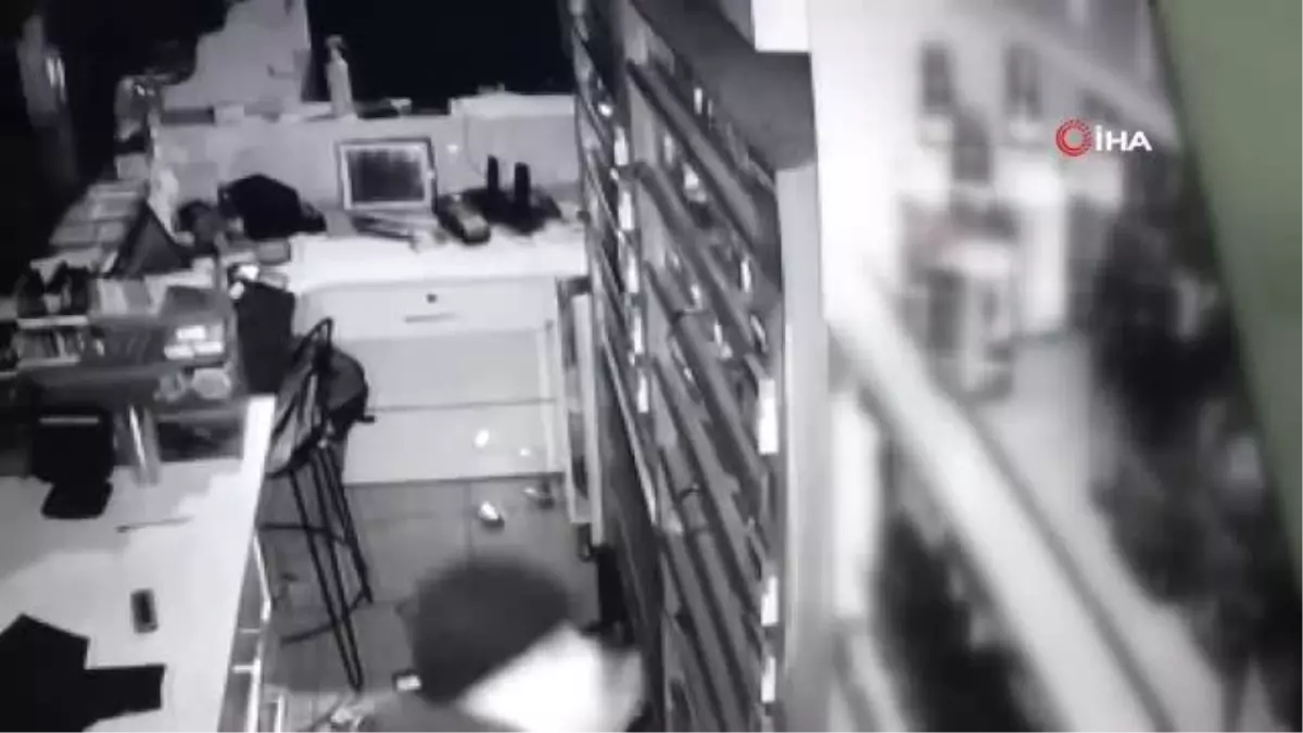 İstanbul\'da tekel bayii soygunu kamerada