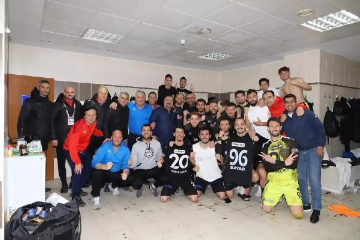 Nazilli Belediyespor sol şeritte