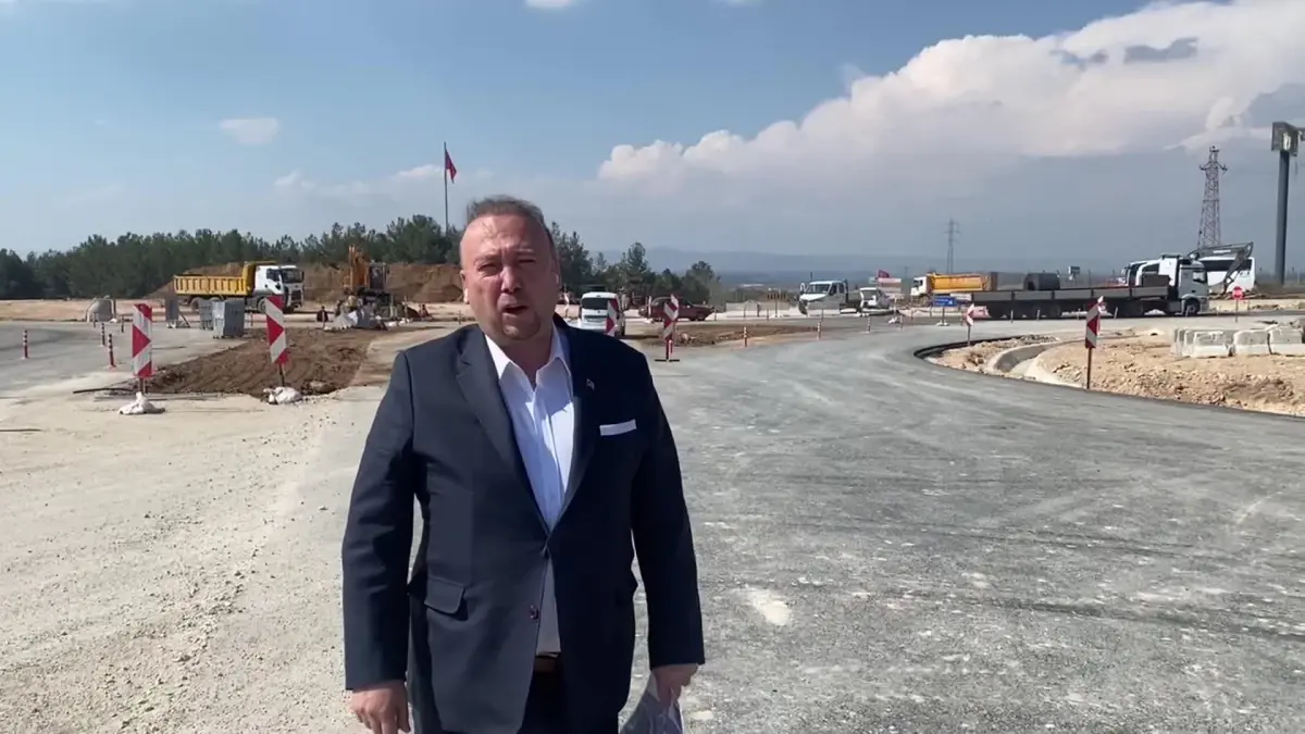 Özkan Yalım\'dan Hükümete \'Uşak Çevre Yolu\' Çağrısı: "Mevcut Projede Burada Köprü Var. Seçim Sevdasından Vazgeçin, Bu Köprüyü Yaptıktan Sonra Bu Yolu...