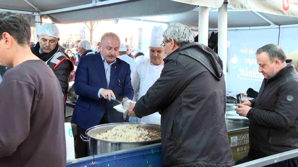 TBMM Başkanı Mustafa Şentop Üsküdar\'da vatandaşlarla iftarda buluştu