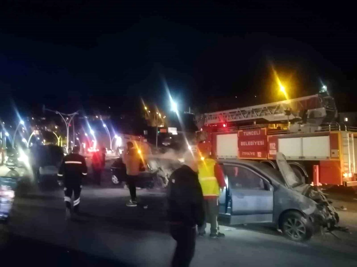 Tunceli\'de iki otomobil çarpıştı: 5 yaralı
