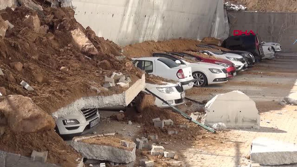 YOZGAT'TA 11 ARACIN İSTİNAT DUVARI ALTINDA KALMASINA SORUŞTURMA