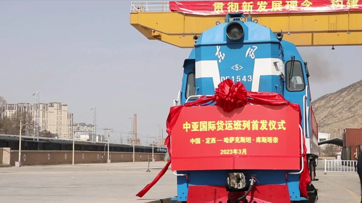 Çin\'in Dingxi Kentinden Kazakistan\'a Yük Treni Hizmeti Başladı