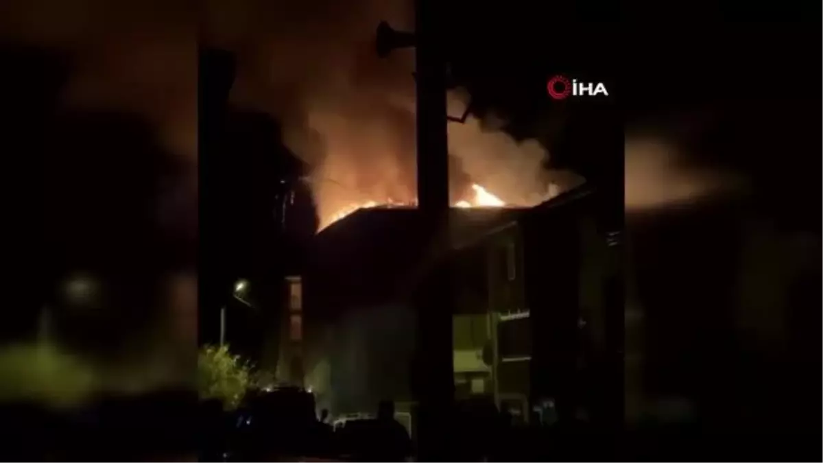 Çorlu\'da apartmanın çatısı alev alev yandı
