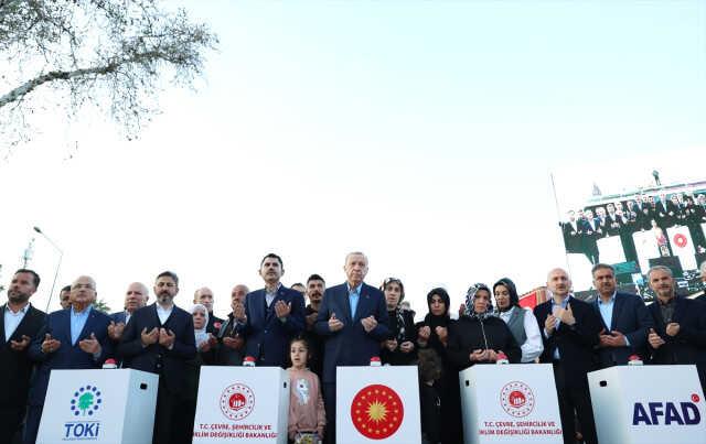 Cumhurbaşkanı Erdoğan'dan Kılıçdaroğlu'nun depremzedelere ücretsiz ev vaadine tepki: Şu mübarek Ramazan ayında yine yalan söylüyor