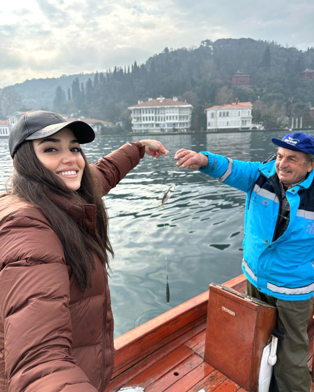 Hande Erçel sevgilisi Hakan Sabancı ile balığa çıktı, paylaşımına beğeni yağıyor