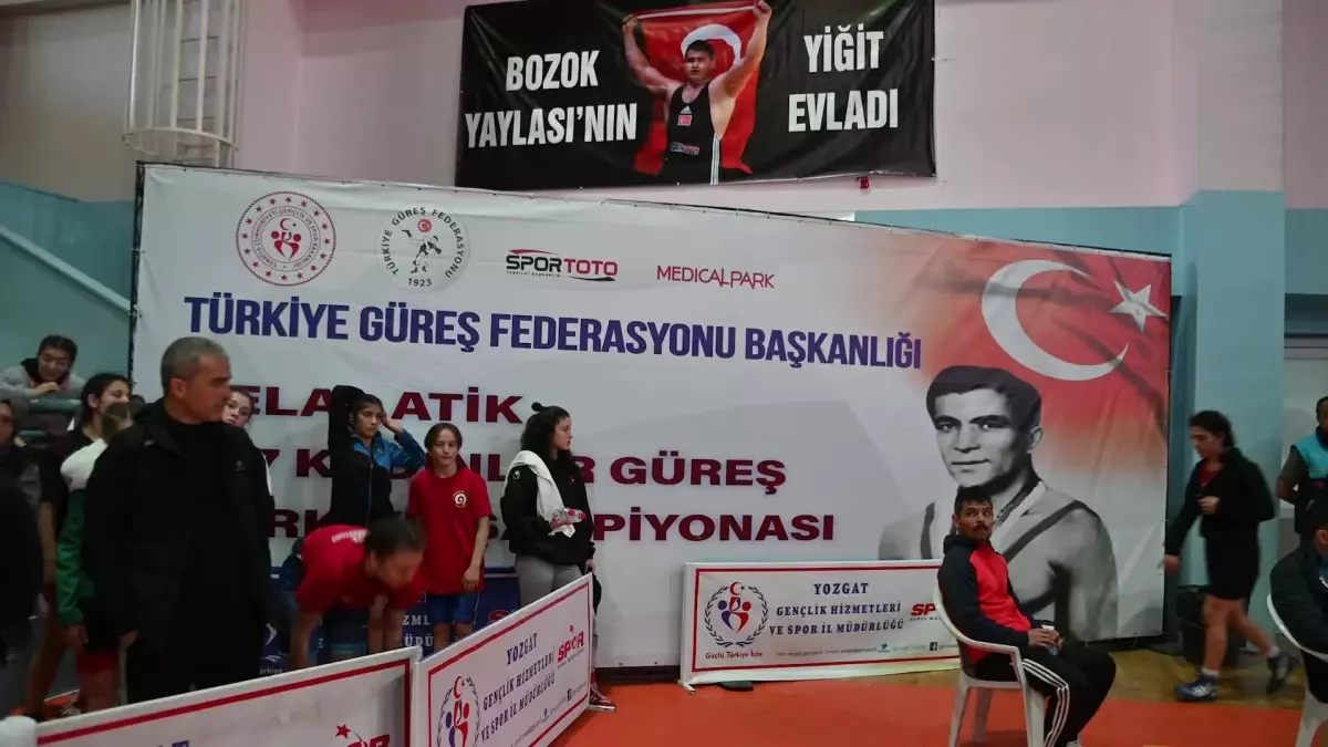 Kadınlar Türkiye Güreş Şampiyonası, 100 İlden Bin Sporcunun Katılımı ile Yozgat\'ta Başladı