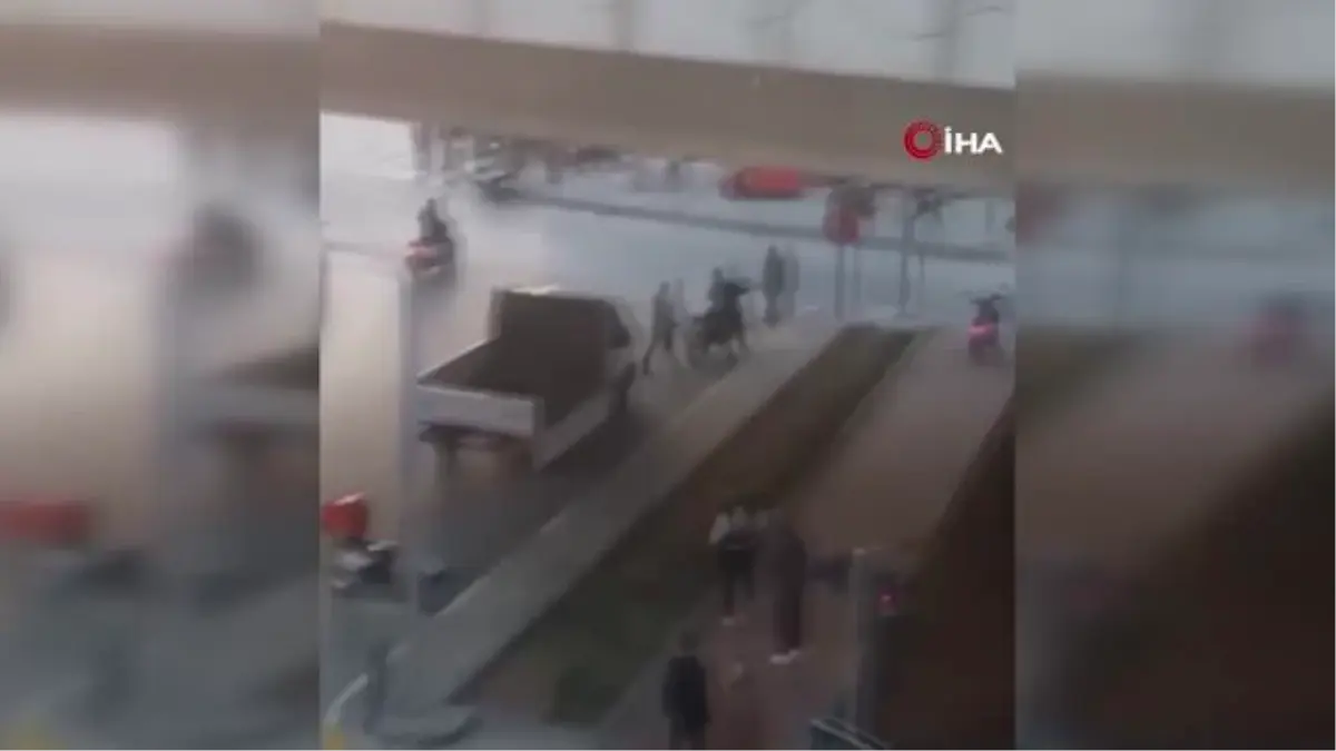 Kırmızı ışıkta geçtin kavgası: 1\'i ağır üç yaralı