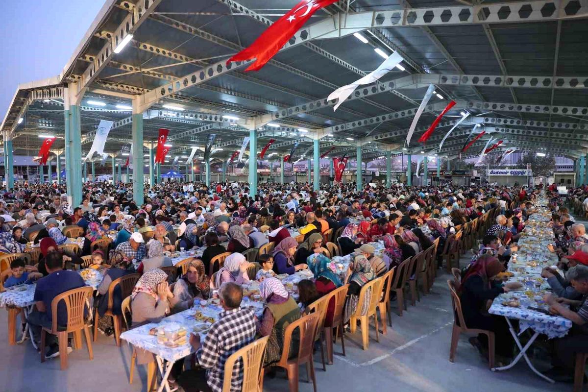 Merkezefendi Belediyesi, ilk iftarı sofrasını İlbade Mahallesi\'nde kuruyor