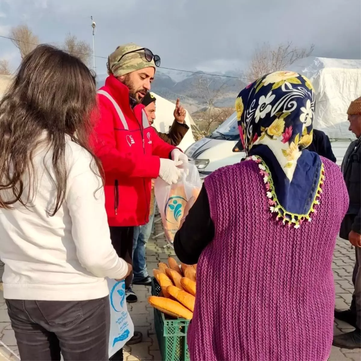 Merkezefendi\'den deprem bölgesine günlük 2 bin ekmek ulaştırılıyor