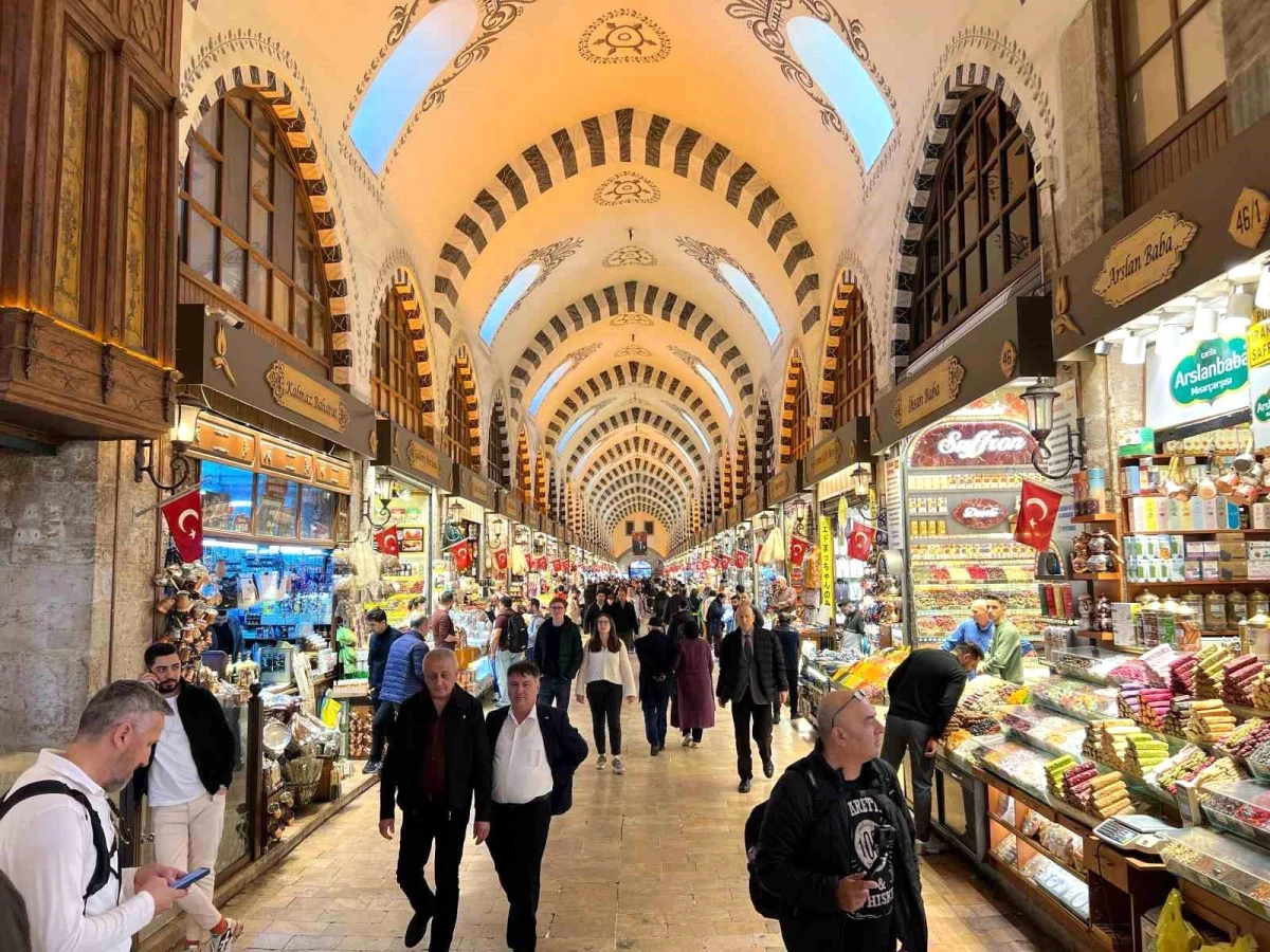 Mısır Çarşısı\'nda Ramazan yoğunluğu sürüyor